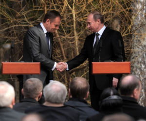 Donald Tusk i Władimir Putin w Katyniu