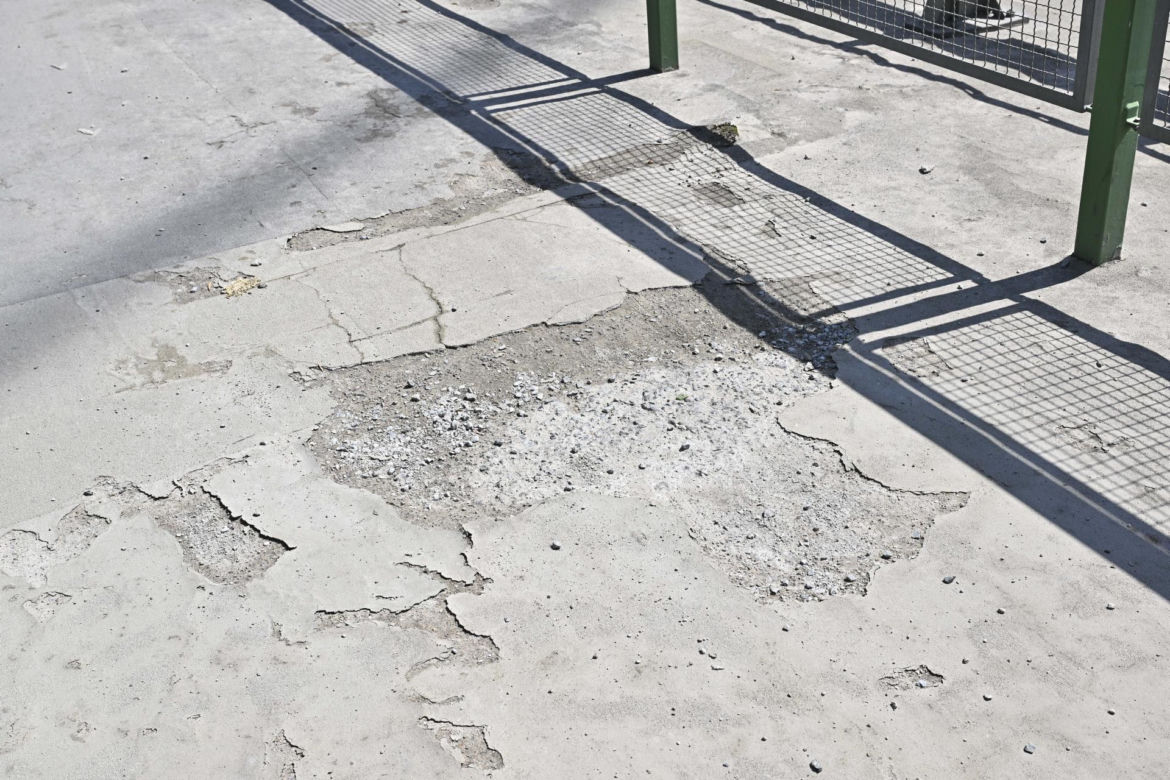 Na tej ścieżce można wybić zęby! Rowerzyści od lat błagają o remont, a urząd zasłania się brakiem środków