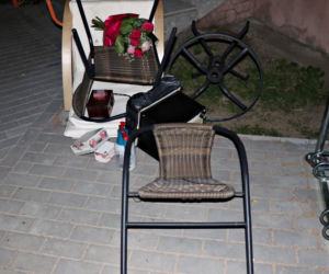 Suwałki. 26-latek zrzucał meble na samochody [ZDJĘCIA]