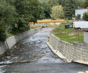 „Jeszcze trochę i mnie by nie było”. Dwa lata po powodzi mieszkańcy Stronia Śląskiego wciąż mają traumę