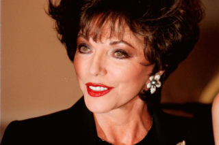 Ma 92 lata, a wygląda młodziej niż 30 lat temu. Joan Collins zachwyca w Cannes