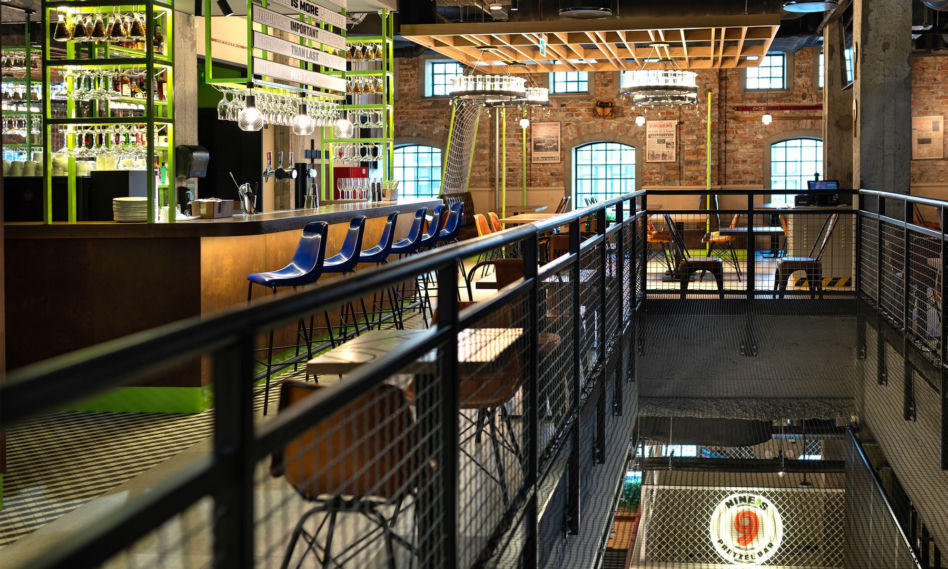 NINE's. Restaurant & Sports Bar: lokal Roberta Lewandowskiego w Browarach Warszawskich