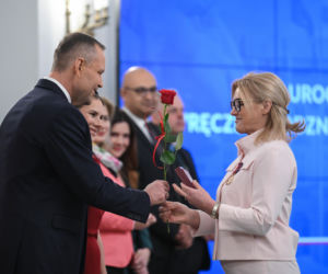 Prezydent w Dzień Kobiet wręczył odznaczenia zasłużonym kobietom