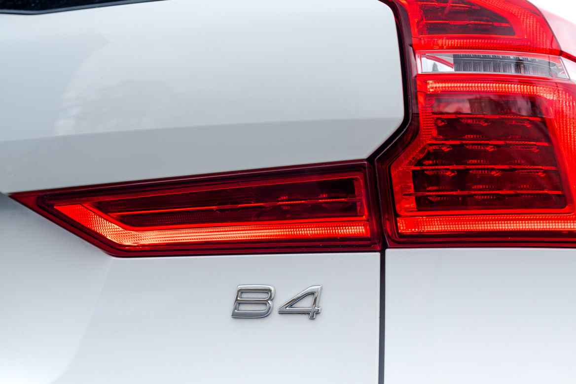 Volvo XC60 B4 Mild Hybrid FWD AT8 Momentum