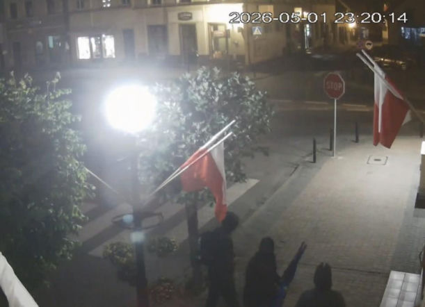 Skradziono flagi UE w Śmiglu
