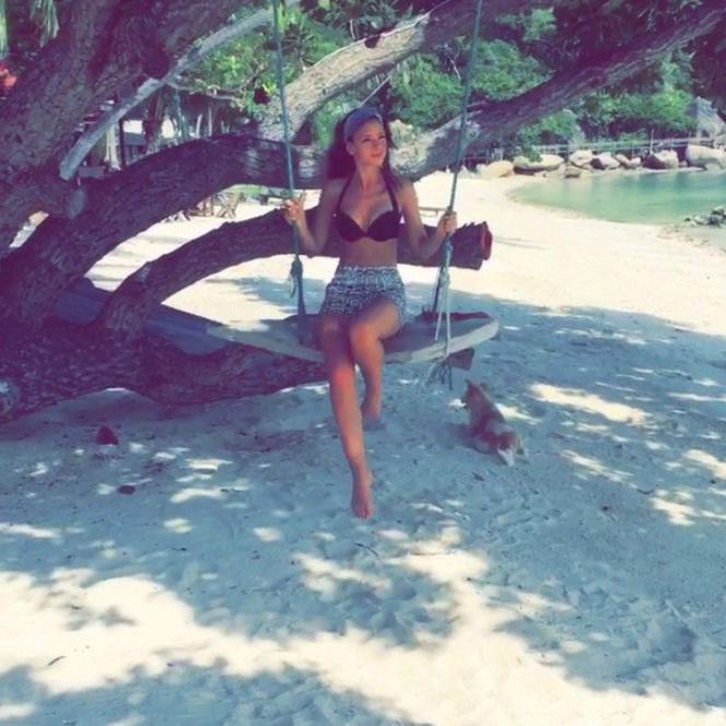Klaudia Halejcio w samej chuście na plaży! [ZDJĘCIA]