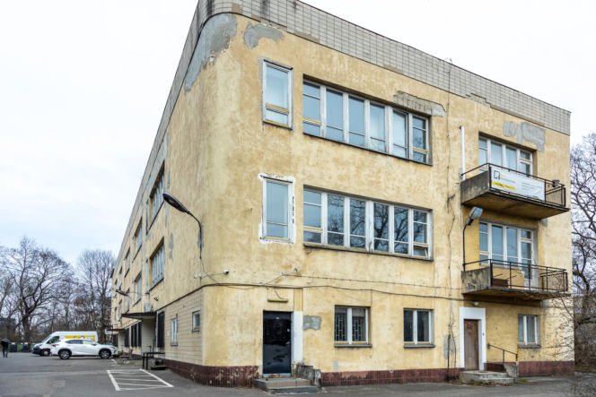 Dawna szkoła powszechna na Słomińskiego 1 w Warszawie