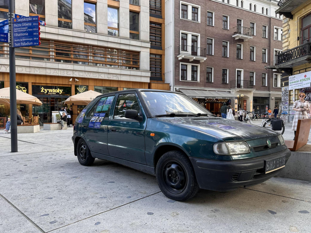 Akcja Miejskiej Agendy Parkingowej na placu Pięciu Rogów w Warszawie