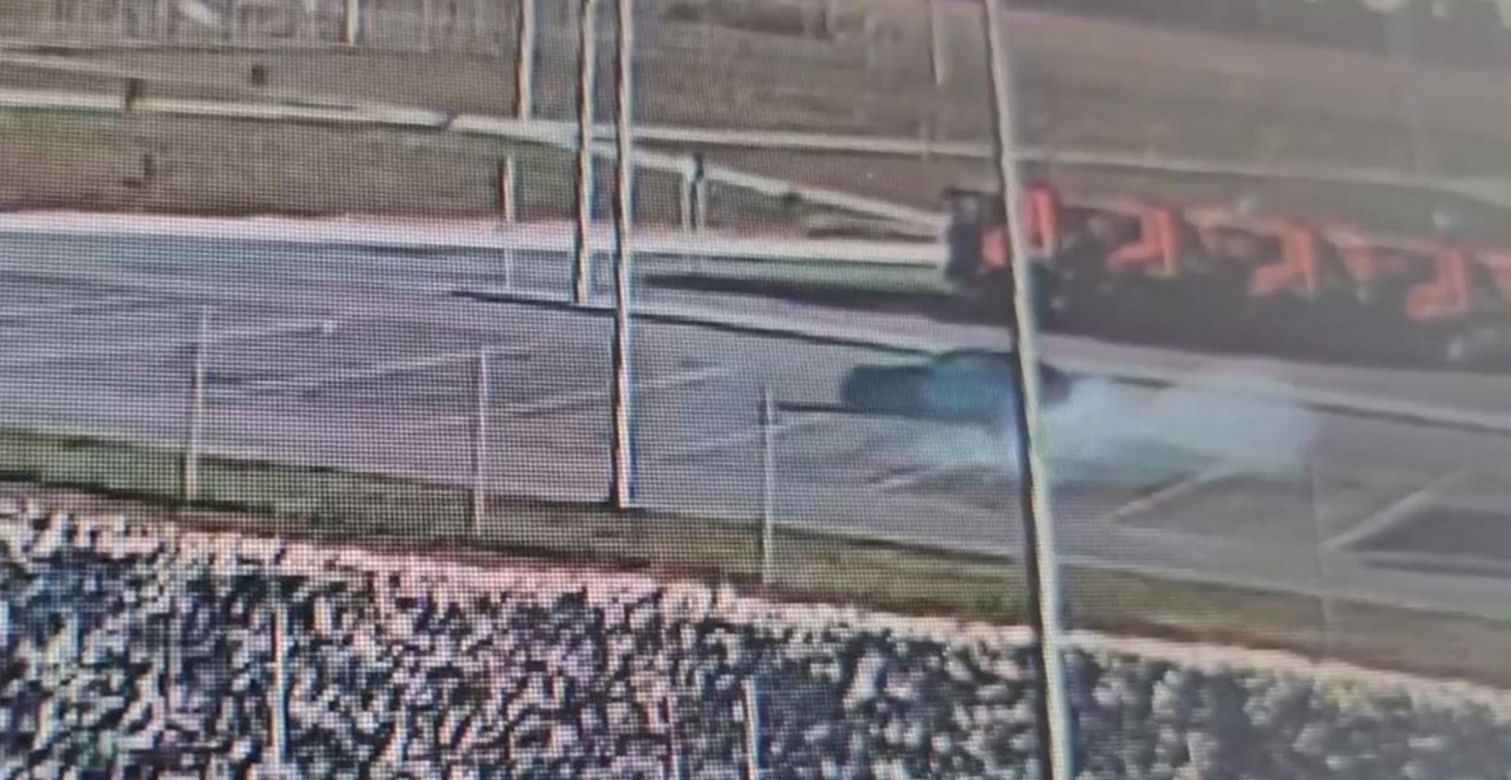 Szalony drift na parkingu w Piasecznie! Myślicie, że to wszystko? Kierowca nie miał prawa jazdy od roku!