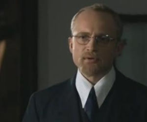 Czas honoru 6 sezon odc. 73 (odc. 8). Lars Rainer (Piotr Adamczyk)