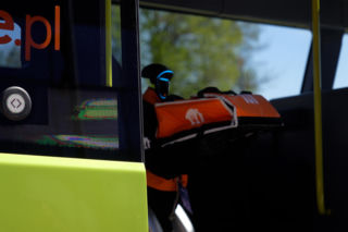 Pyszne.pl pokazuje pierwszą w Polsce w pełni autonomiczną dostawę z użyciem robota-kuriera