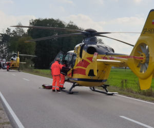 Audi roztrzaskało się na drzewie. Jechało nim 5 młodych osób 