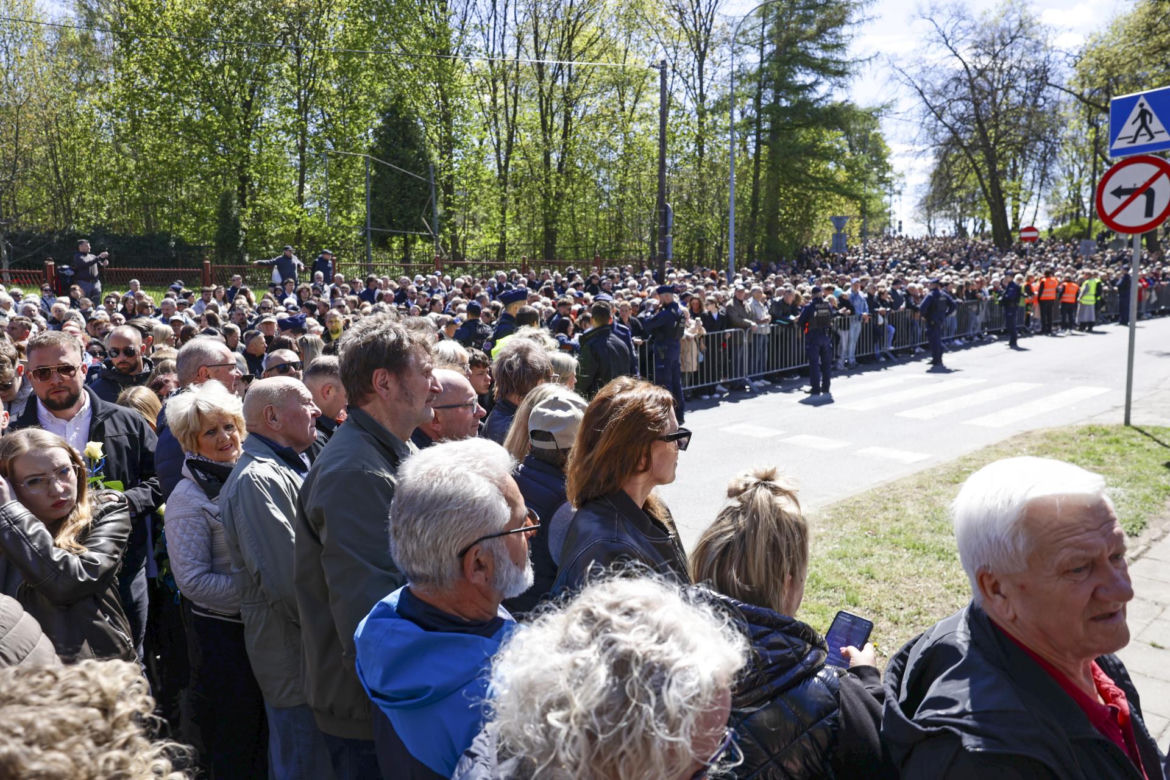 Ból, rozpacz, łzy. Poruszające sceny na pogrzebie Łukasza Litewki