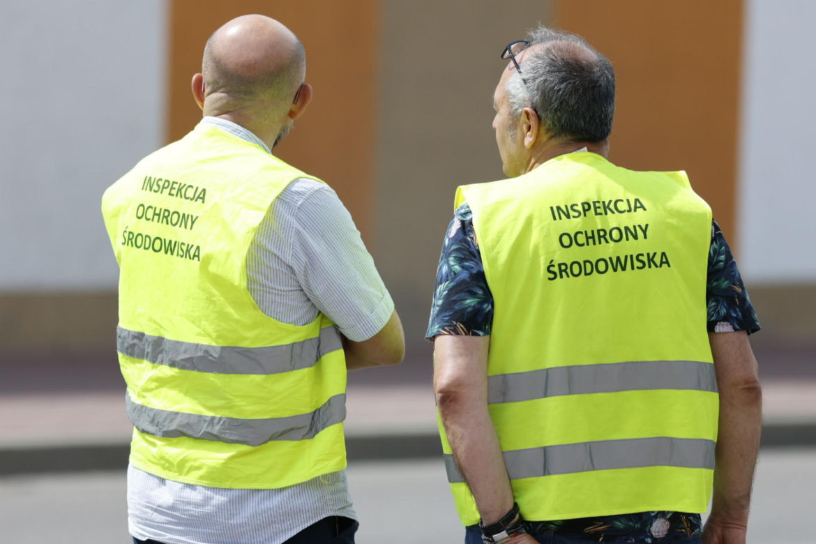 Blok przy ul. Powstańców w Ząbkach po pożarze