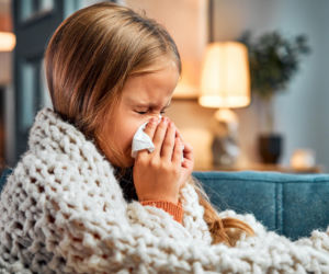 Małe wsparcie w wielkich dniach – jak pomóc dziecku przetrwać sezon przeziębień?