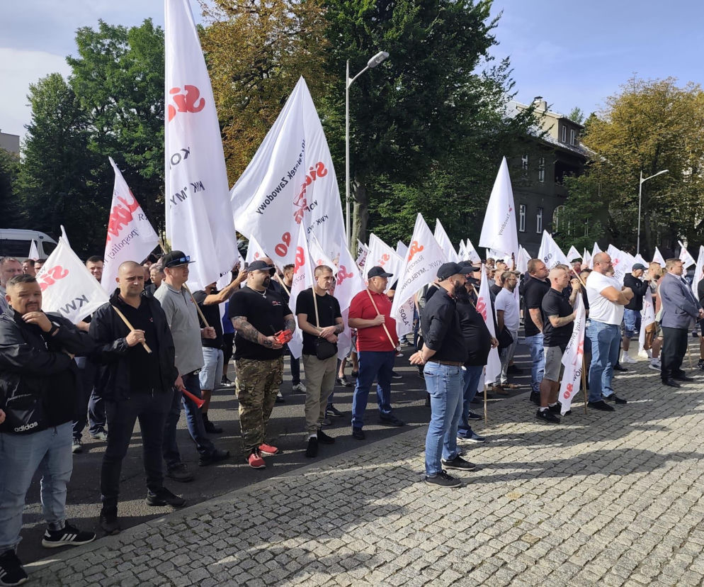 Górnicy i hutnicy wyszli na ulice Katowic. Przekazali rządowi jasny sygnał