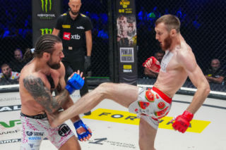 XTB KSW 121. Potężny cios w krocze, trybuny zamarły!