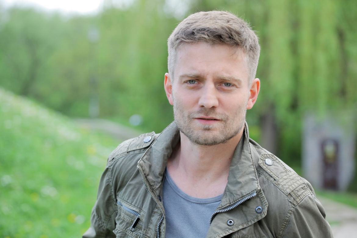Na krawędzi 2 sezon odc. 7. Marek Stroba (Marcin Rogacewicz)
