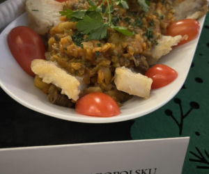 XX Dożynki Rybackie pod Lublinem. Goście ustawiali się w kolejce po rybne specjały