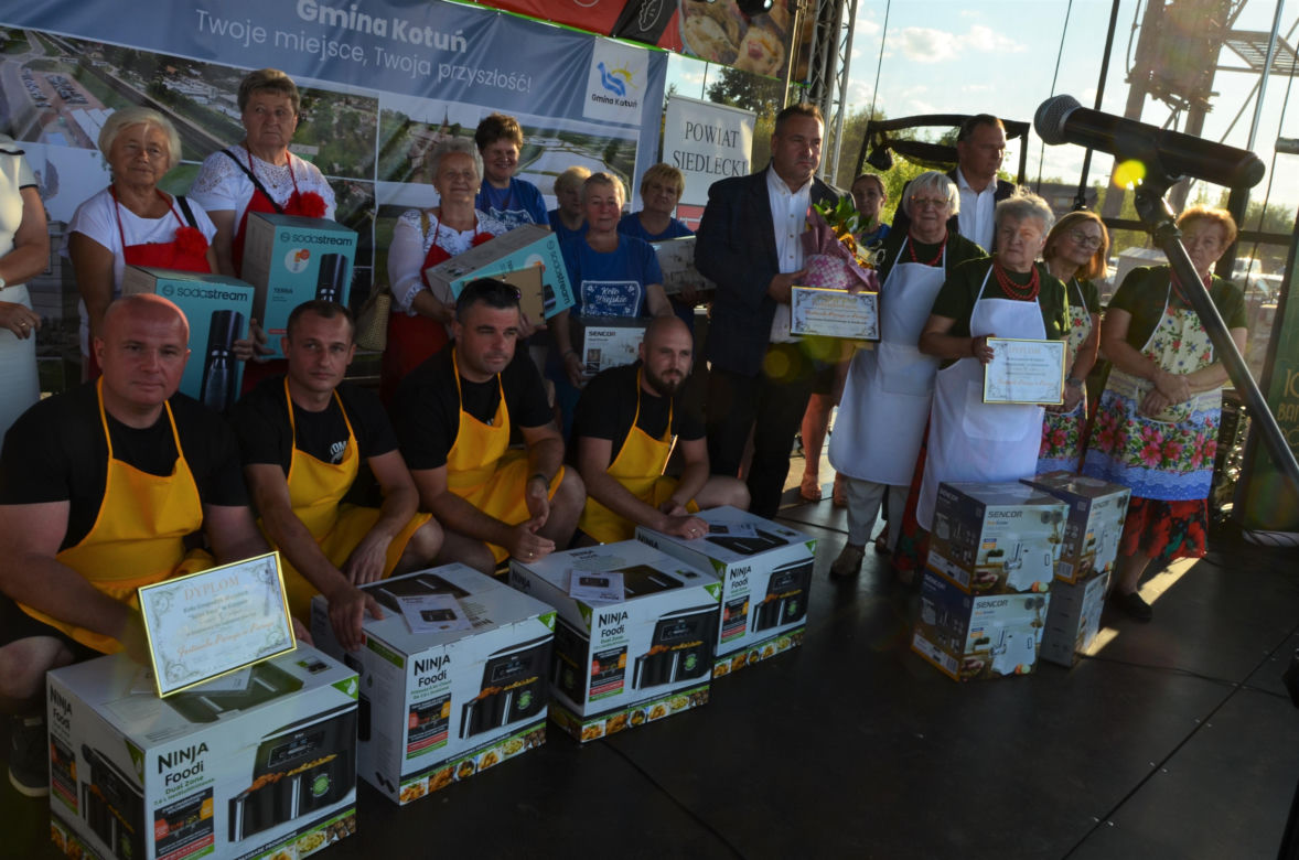 W konkursie na najlepsze pierogi w powiecie Siedleckim w 2025 roku zwyciężył męski zespół KGW „Sami Swoi” z Kotunia! 