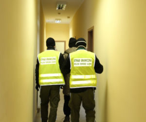 Pisarzowice. Nielegalni emigranci zatrzymani! ZASKAKUJĄCA kryjówka