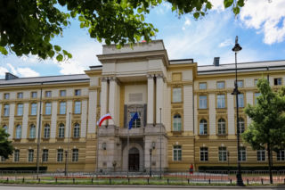 Alarm przed Kancelarią Premiera. Kobieta z kanistrem i zapalniczką. Interweniowały służby
