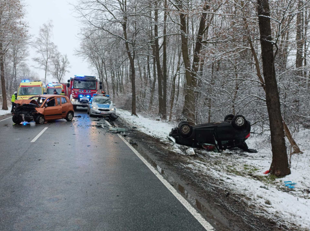  Kraksa trzech aut pod Siedlcami, dwie osoby poważnie ranne