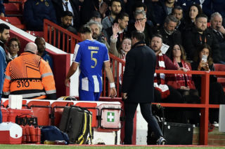 Paskudny faul Jana Bednarka. Polak wyrzucony z boiska w Lidze Europy!