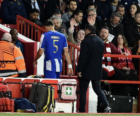 Paskudny faul Jana Bednarka. Polak wyrzucony z boiska w Lidze Europy!