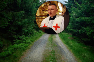 Dramat na drodze pod Jędrzejowem. Z auta wystawały nogi, miał opuszczoną głowę