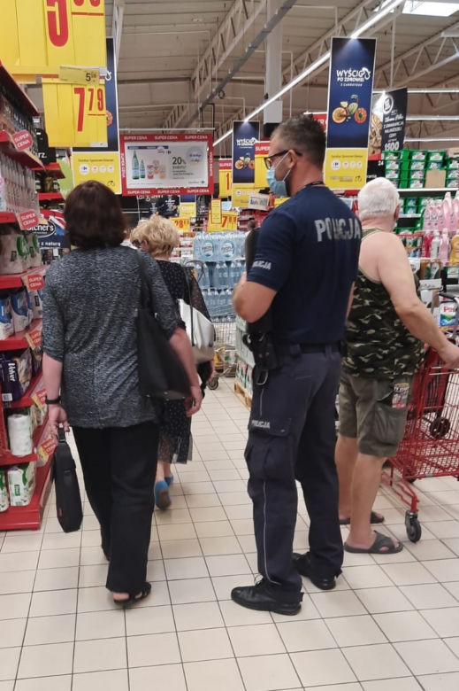 Policjanci kontrolowali sklepy w Fordonie 
