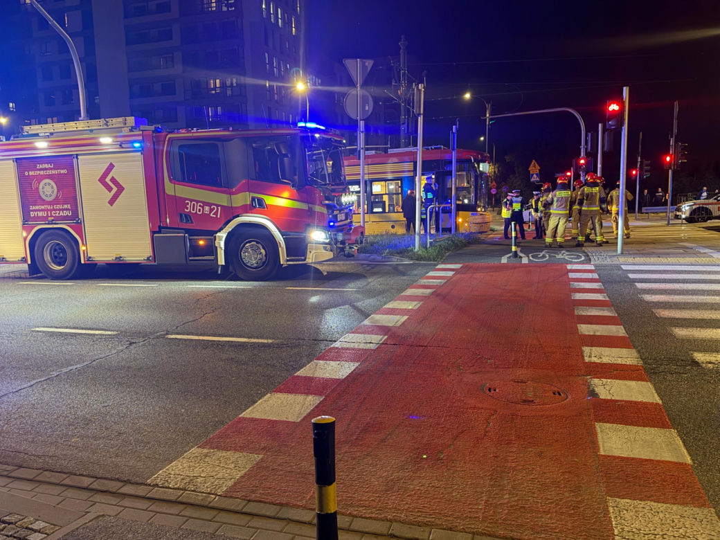 Kobieta wpadła pod Tramwaj w Warszawie. Jest w ciężkim stanie