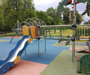 Plac zabaw w Parku Strzeleckim w Tarnowie