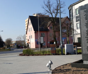 Bełchatów: Stanął pomnik ofiar katastrofy smoleńskiej. Jutro obchodzimy okrągłą rocznicę tej tragedii. 