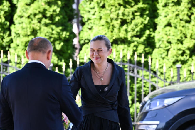 Barbara Nowacka na koniec roku szkolnego pojechała do Darłowa
