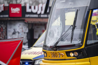 Potrącenie pieszego przez tramwaj w Warszawie