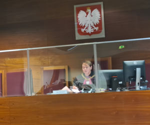 Policjant robił w hipermarkecie zdjęcia miejsc intymnych kobiecie. Zapadł wyrok