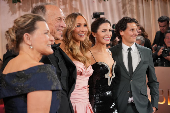 Pamela znów jest blondynką! Zobacz kreacje ze Złotych Globów