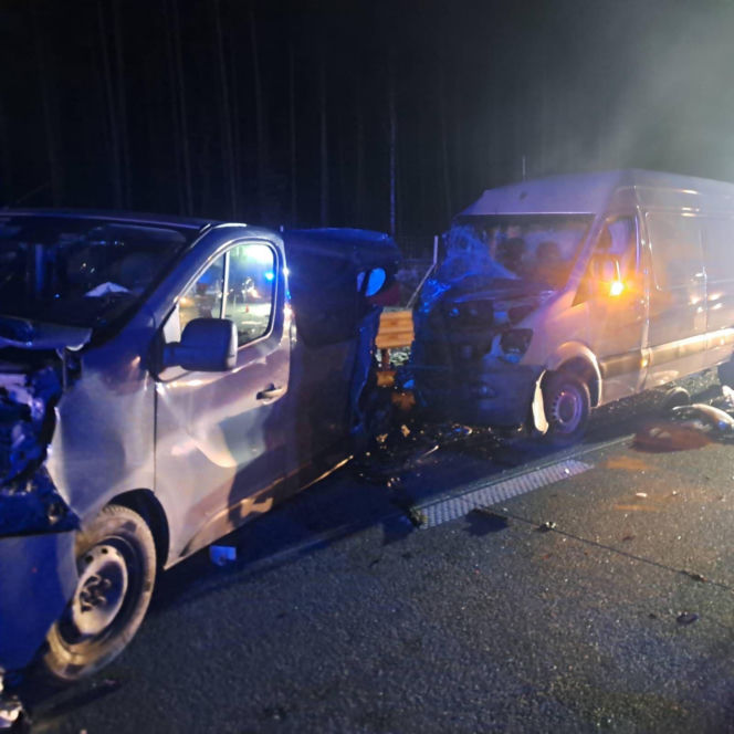 Zderzenie trzech pojazdów na S8. Są zabici i ranni! „Droga jest kompletnie zablokowana”