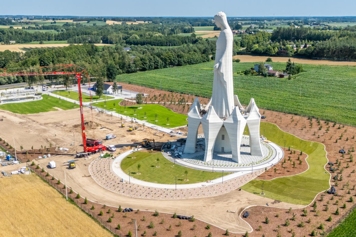 Budowa pomnika Matki Boskiej w Konotopiu
