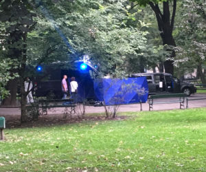 Kraków. Na Plantach znaleziono zwłoki. Mężczyzna miał rany kłute [ZDJĘCIA]