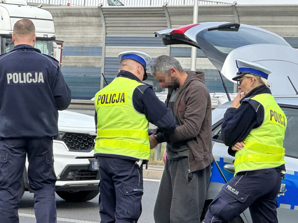 Pijany Gruzin jechał zygzakiem przez S8. Zatrzymali go inni kierowcy, doszło do szarpaniny
