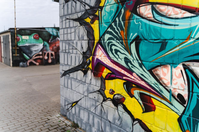 Przy ul. Mieszka I w Siedlcach można podziwiać całą galerię murali i graffiti