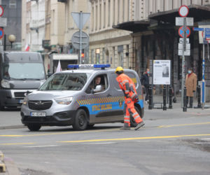 Armagedon w centrum Warszawy. Auta w kolejce do wypisania mandatów! Rozkopują pl. Pięciu Rogów