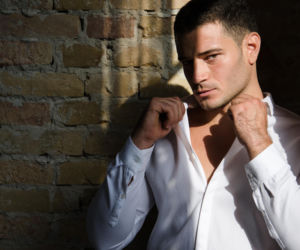 Młodzi mężczyźni na celowniku. Jak looksmaxxing niszczy psychikę i prowadzi do dysmorfii ciała