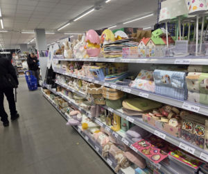 Jeszcze zima, a już Wielkanoc. Ozdoby w sklepach zaskoczyły klientów