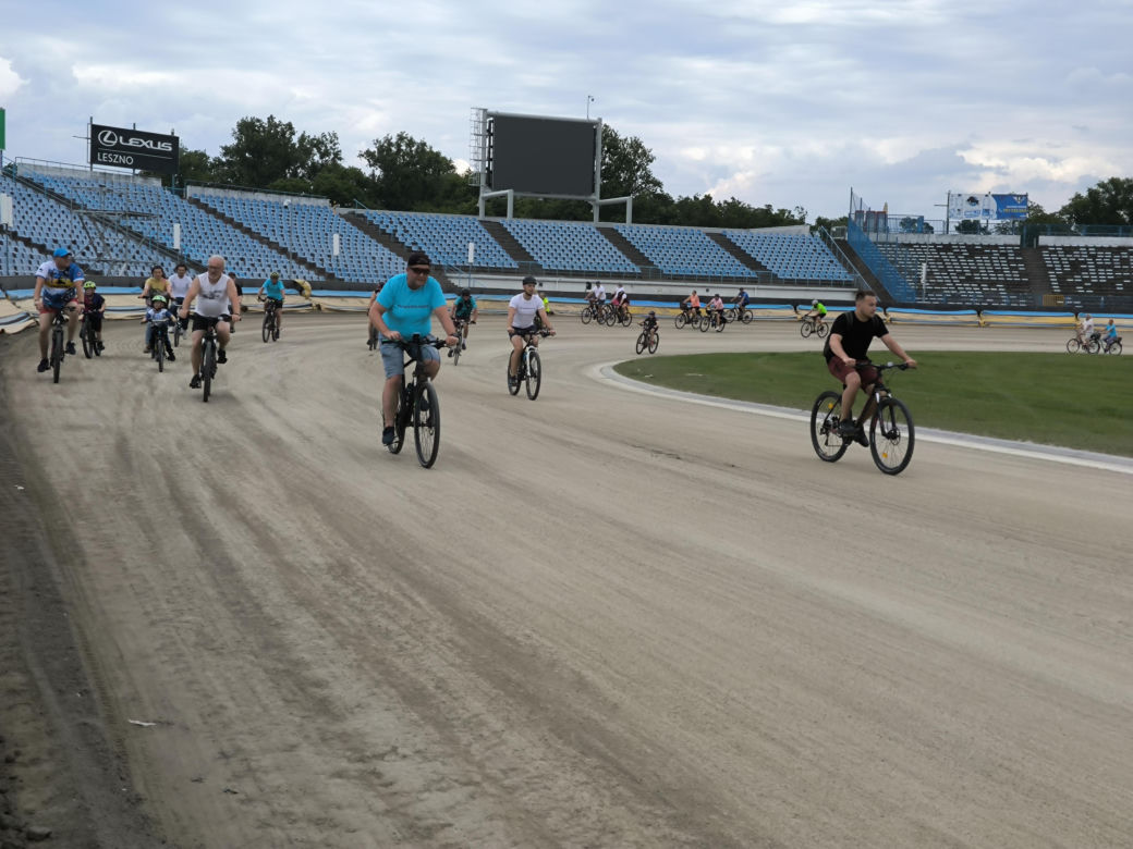 Rowerowa Stolica Polski - kręcili kilometry na stadionie w Lesznie