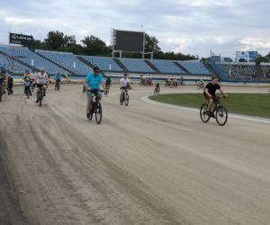 Rowerowa Stolica Polski - kręcili kilometry na stadionie w Lesznie