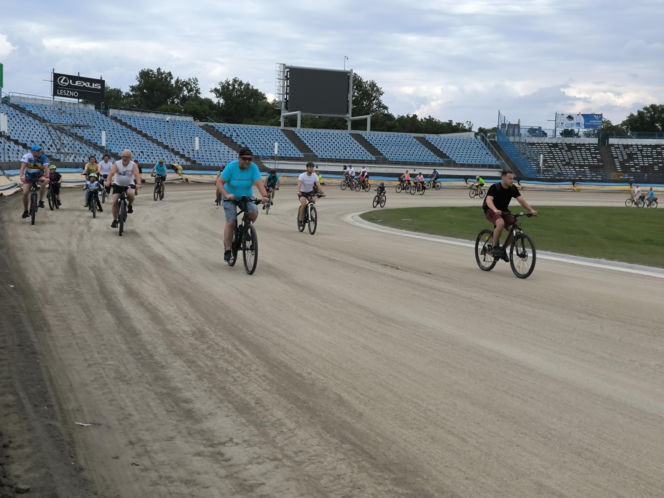 Rowerowa Stolica Polski - kręcili kilometry na stadionie w Lesznie