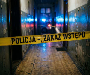 Znaleźli 14-latkę w mieszkaniu. Z kranu lała się woda